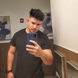 Meet your Posher, Yanlier lazaro